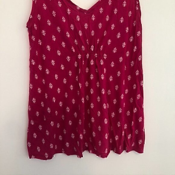 OLD NAVY Bump Skimming Tank Pink White Floral V-Neck Sleeveless MATERNITY Medium - Picture 3 of 9